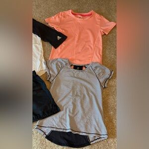 2 piece girls athletic shirt lot size XS 4 / 5 ⚽️ 🥅 🏀